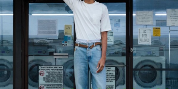 开云娱乐-造型如何？文班为时尚摄影杂志《LOVE Magazine》拍摄写真