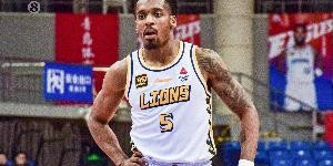 官方网站-得分能力爆炸！小巴里-布朗出战26分钟 24中14砍全场最高31分！