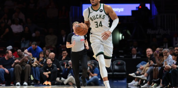 网页版登录入口地址-里弗斯：不清楚字母哥的未来 他依然想要夺冠