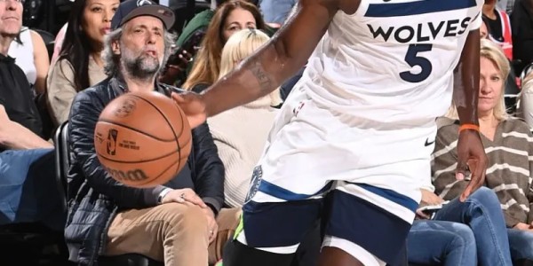 爱德华兹穿着彩色AE2，空砍36分2篮板5助攻1抢断